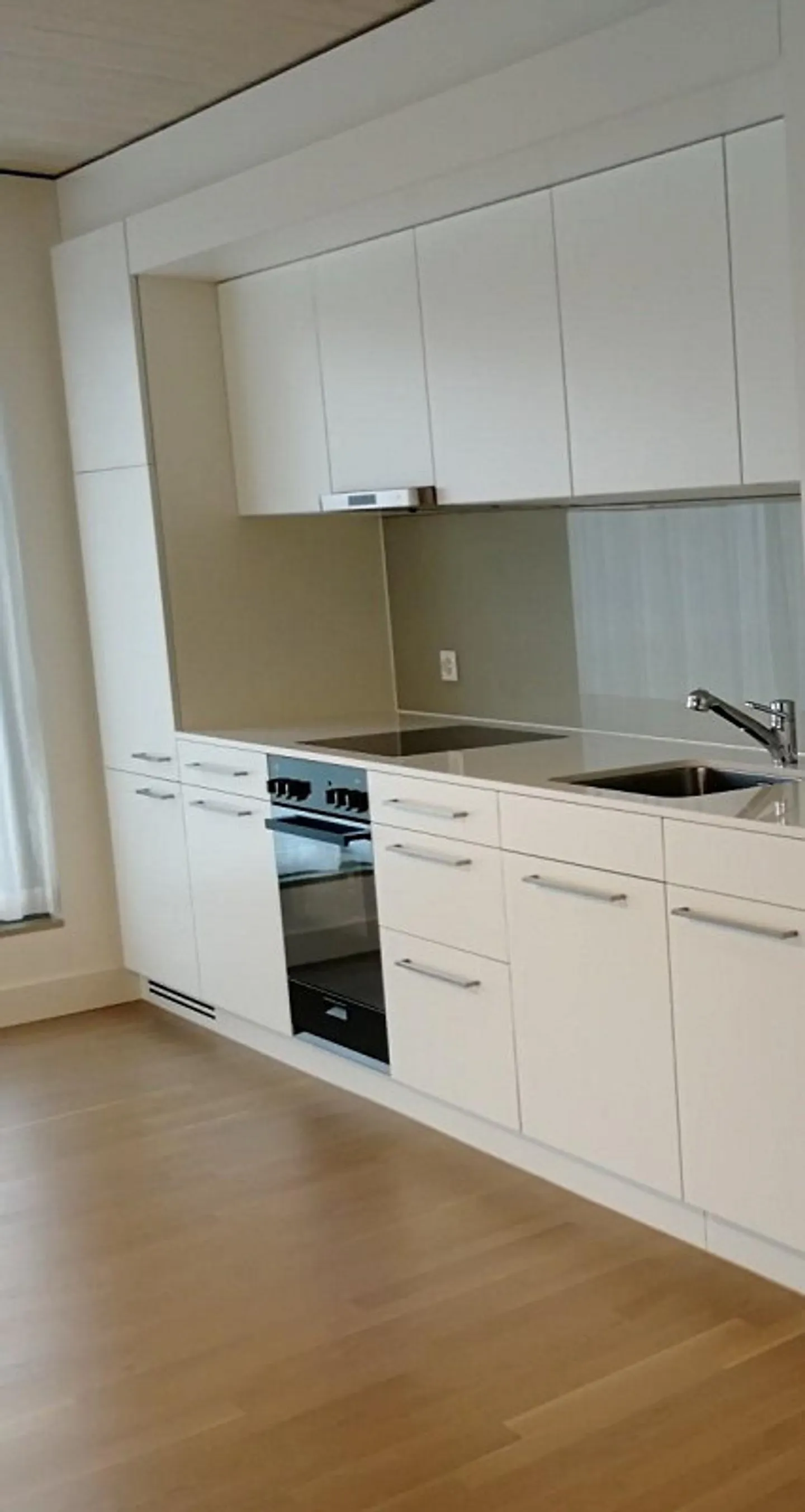 Central Living in Old Age: Bright 1.5-Room Apartment for Rent - Photo 2 of 3