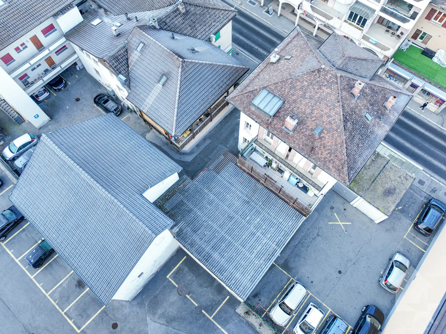 Proprietà detenuta come investimento finanziario con due depositi nel cuore di Saxon - Foto 1 di 21