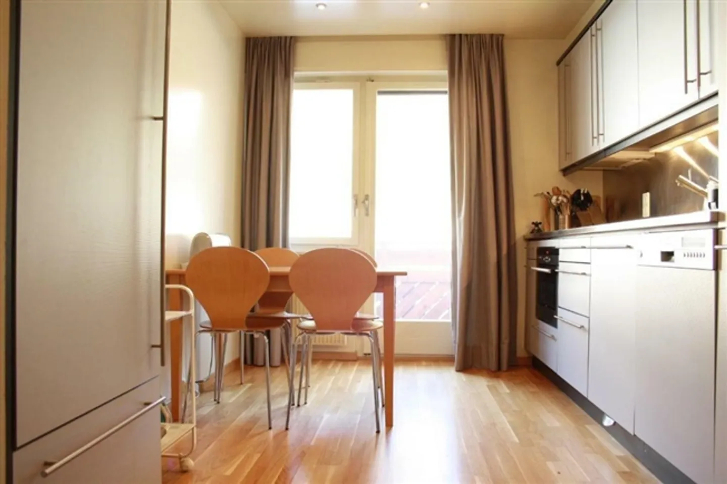 LOC 76 - AMBASSADOR A - Photo 11 of 20