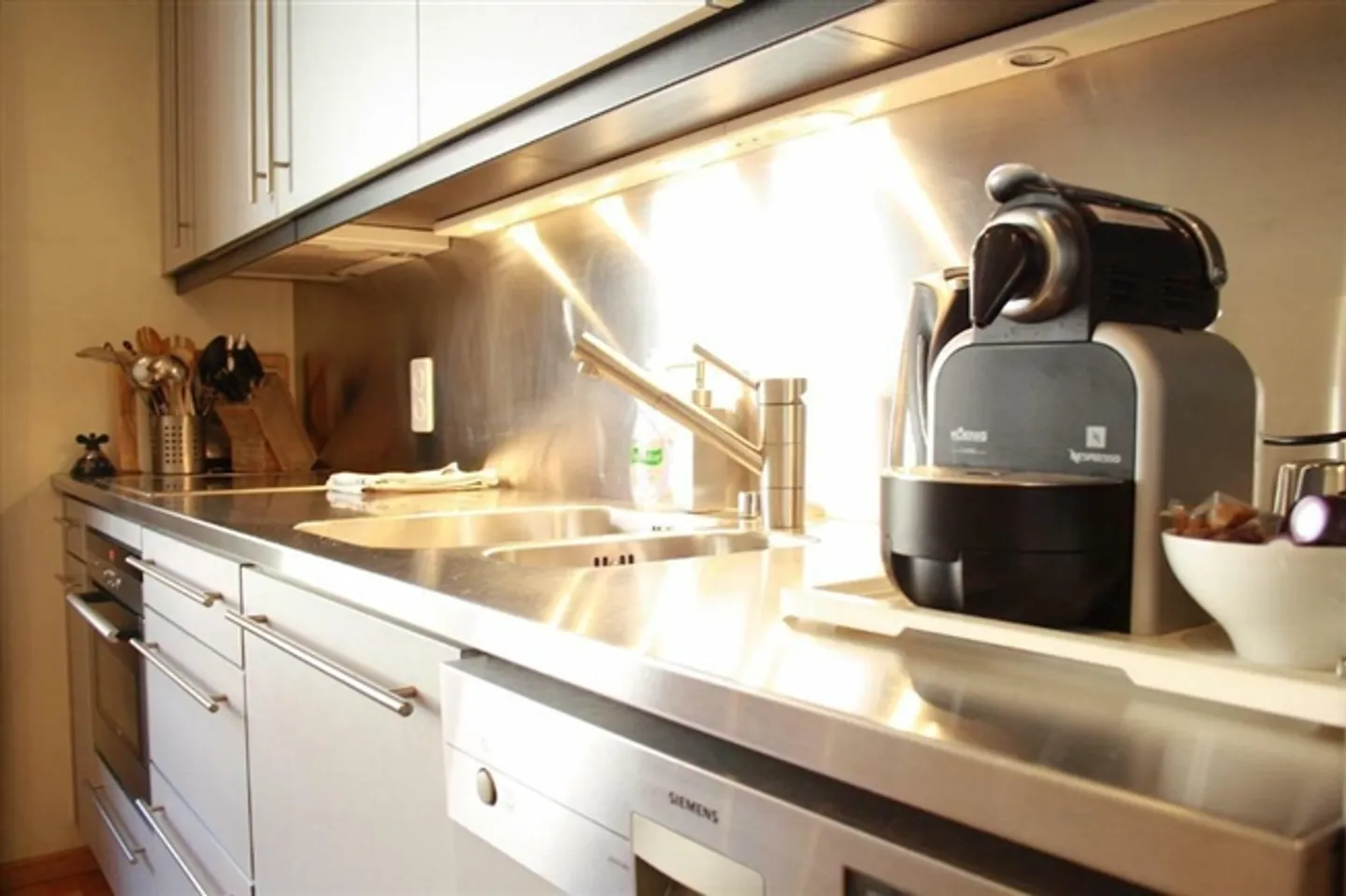 LOC 76 - AMBASSADOR A - Photo 14 of 20