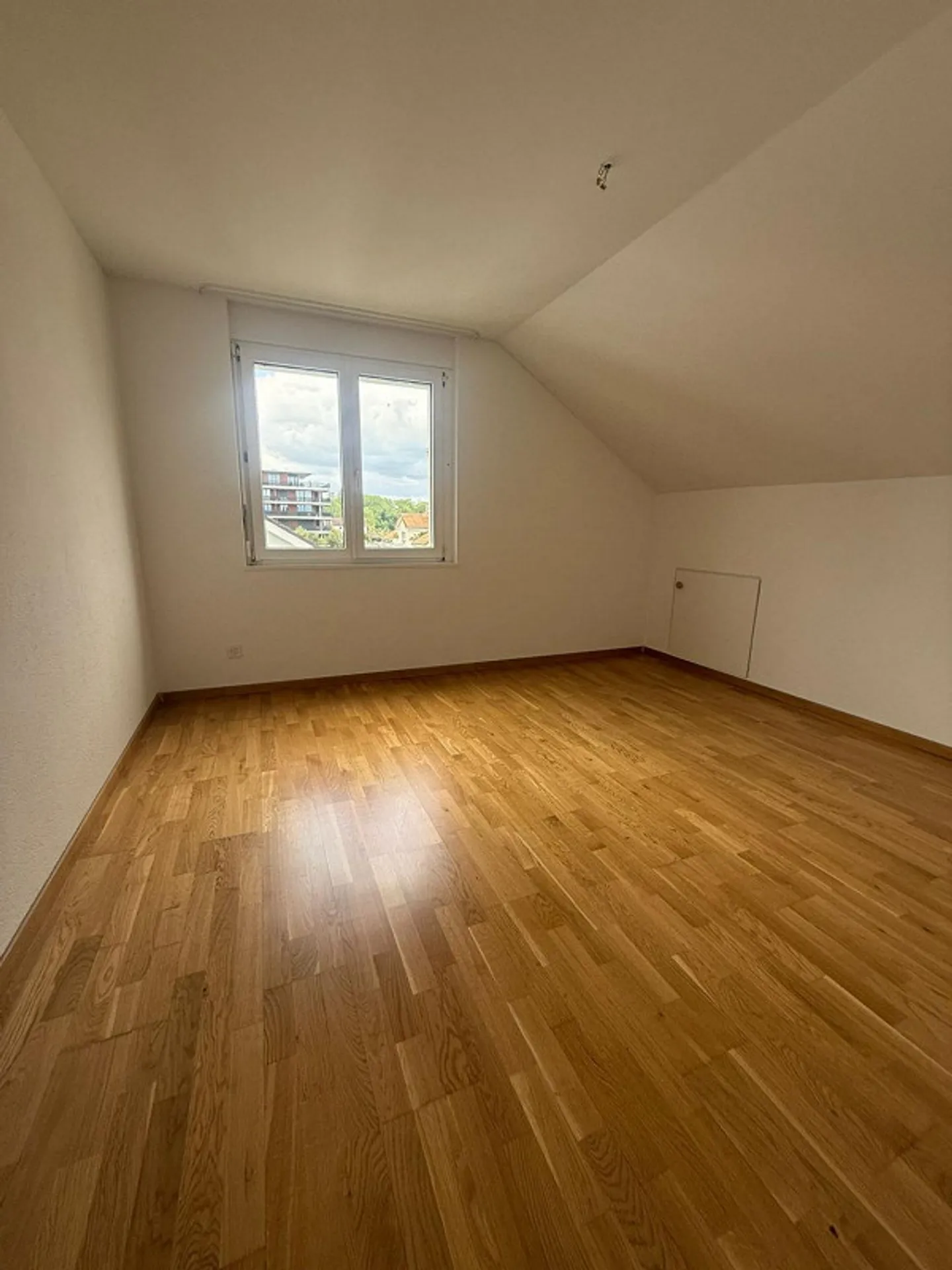 Ampio appartamento di 4,5 stanze con camino vicino al lago! - Foto 7 di 10