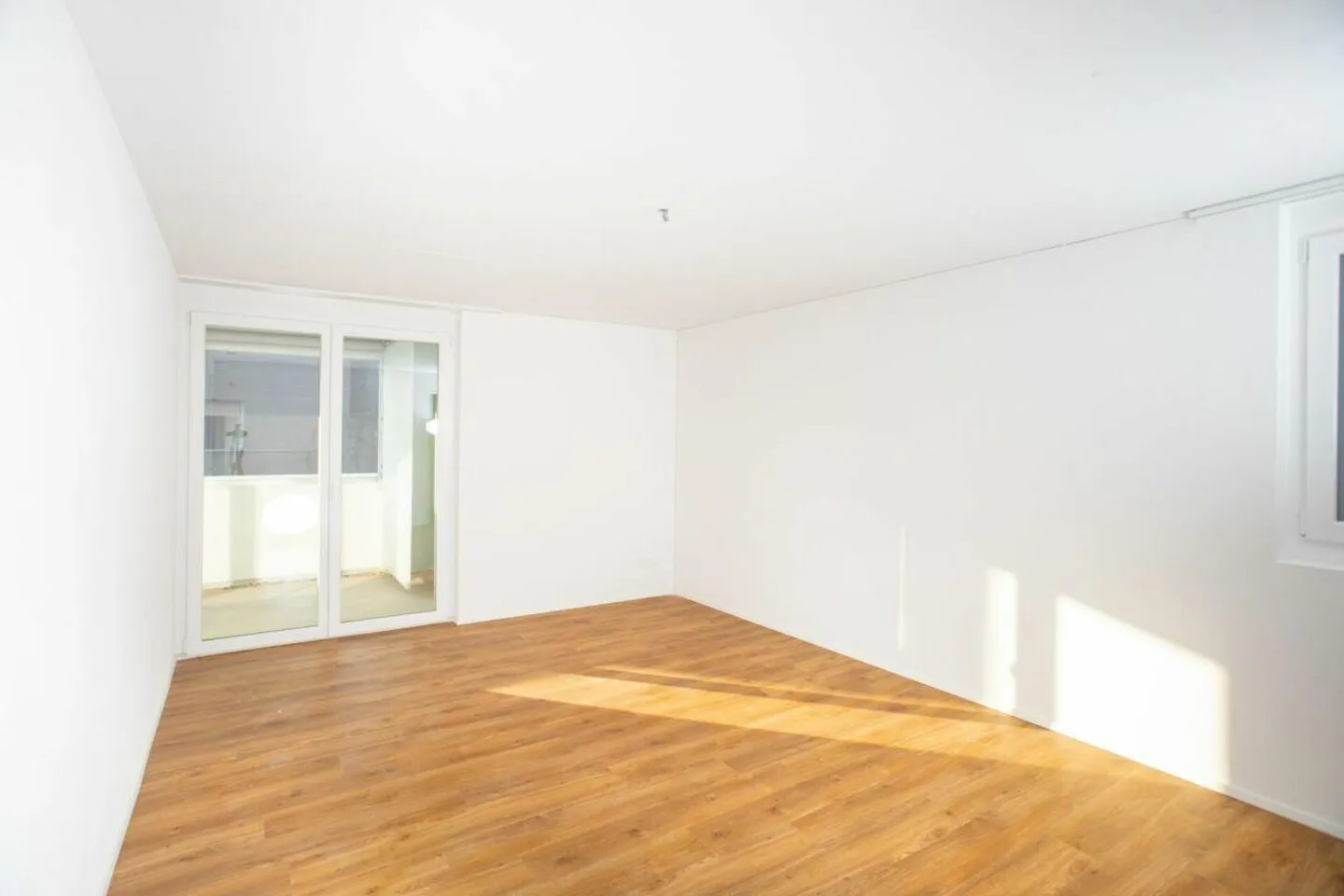 Appartamento luminoso con grande balcone - Foto 5 di 12