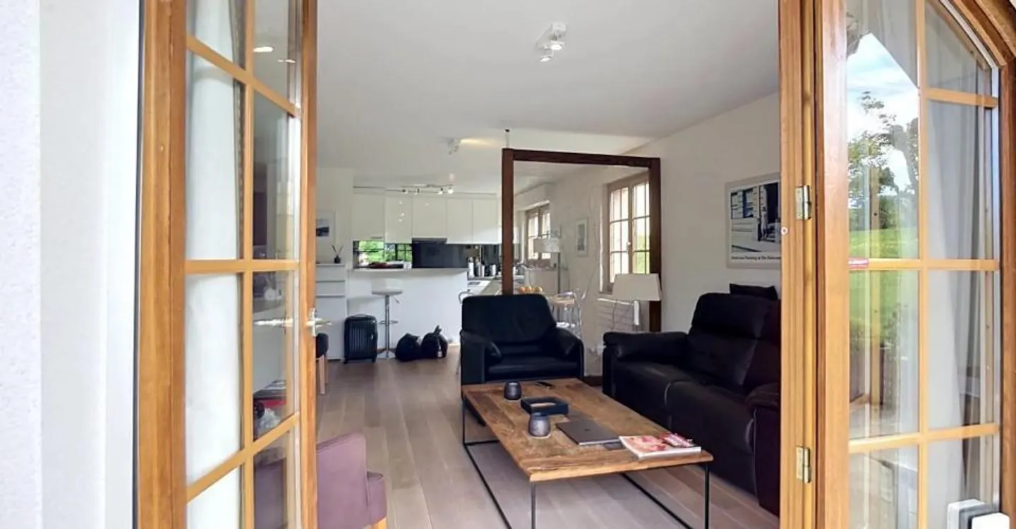 Appartement Charmant avec Vue Lac - Photo 3 sur 12