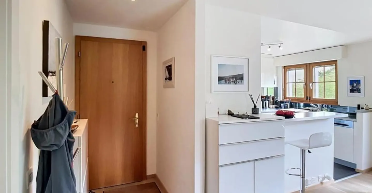 Appartement Charmant avec Vue Lac - Photo 4 sur 12