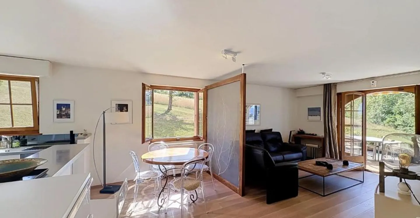 Appartement Charmant avec Vue Lac - Photo 7 sur 12