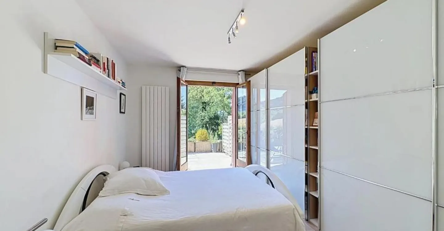 Appartement Charmant avec Vue Lac - Photo 10 sur 12