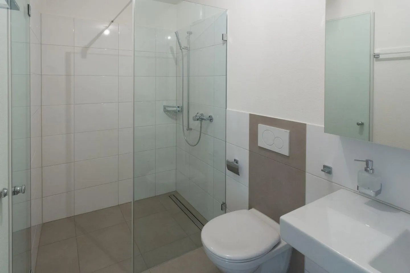 Moderne 3.5-Zimmer-Wohnung mit Balkon - Foto 4 von 10