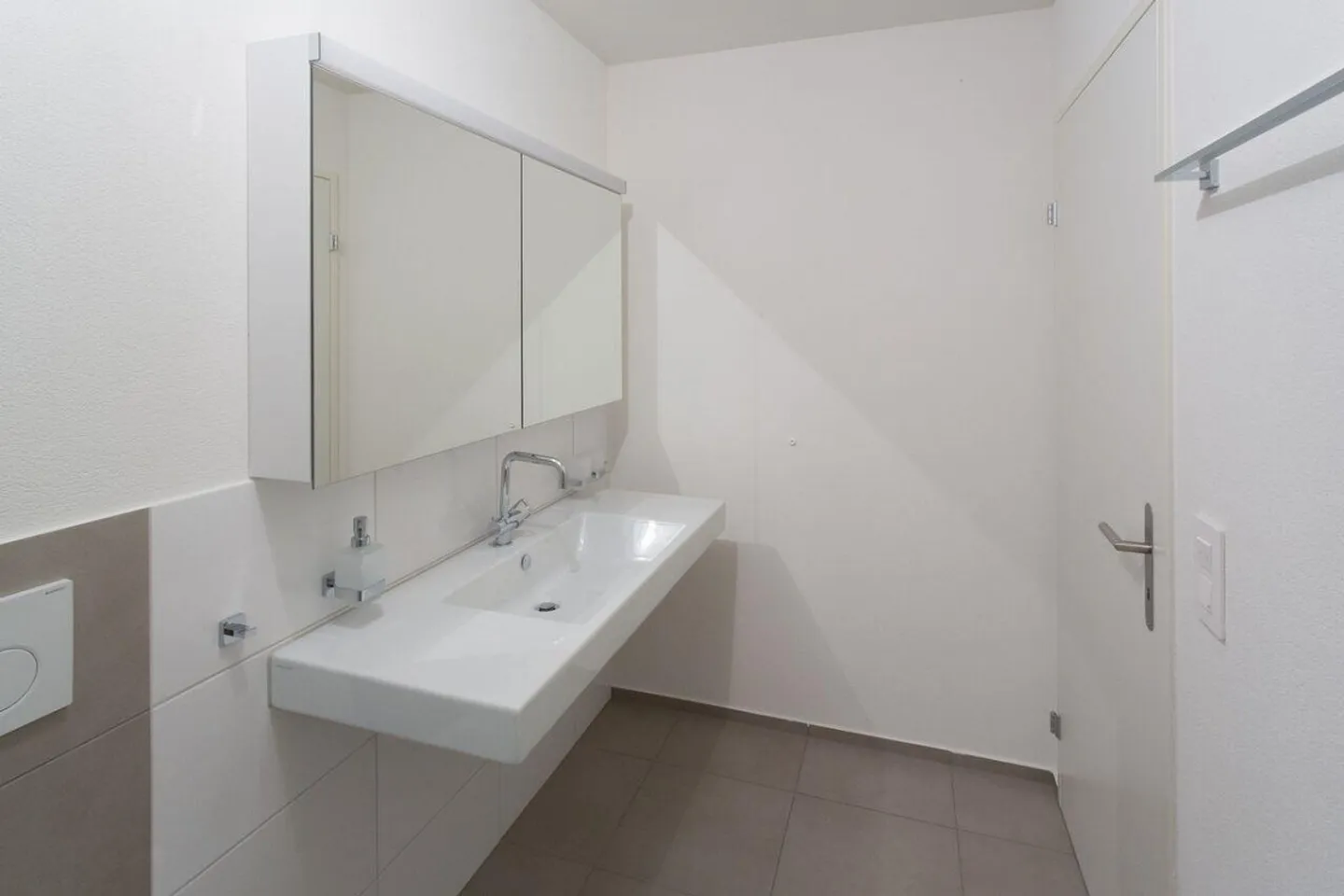 Moderne 3.5-Zimmer-Wohnung mit Balkon - Foto 5 von 10