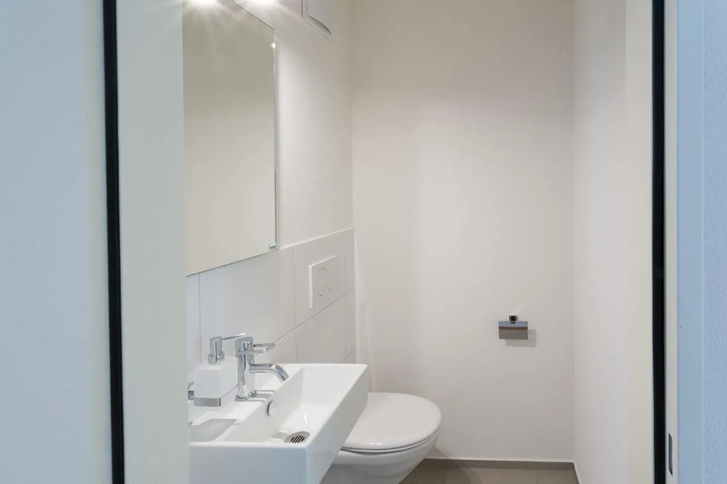 Moderne 3.5-Zimmer-Wohnung mit Balkon - Foto 7 von 10