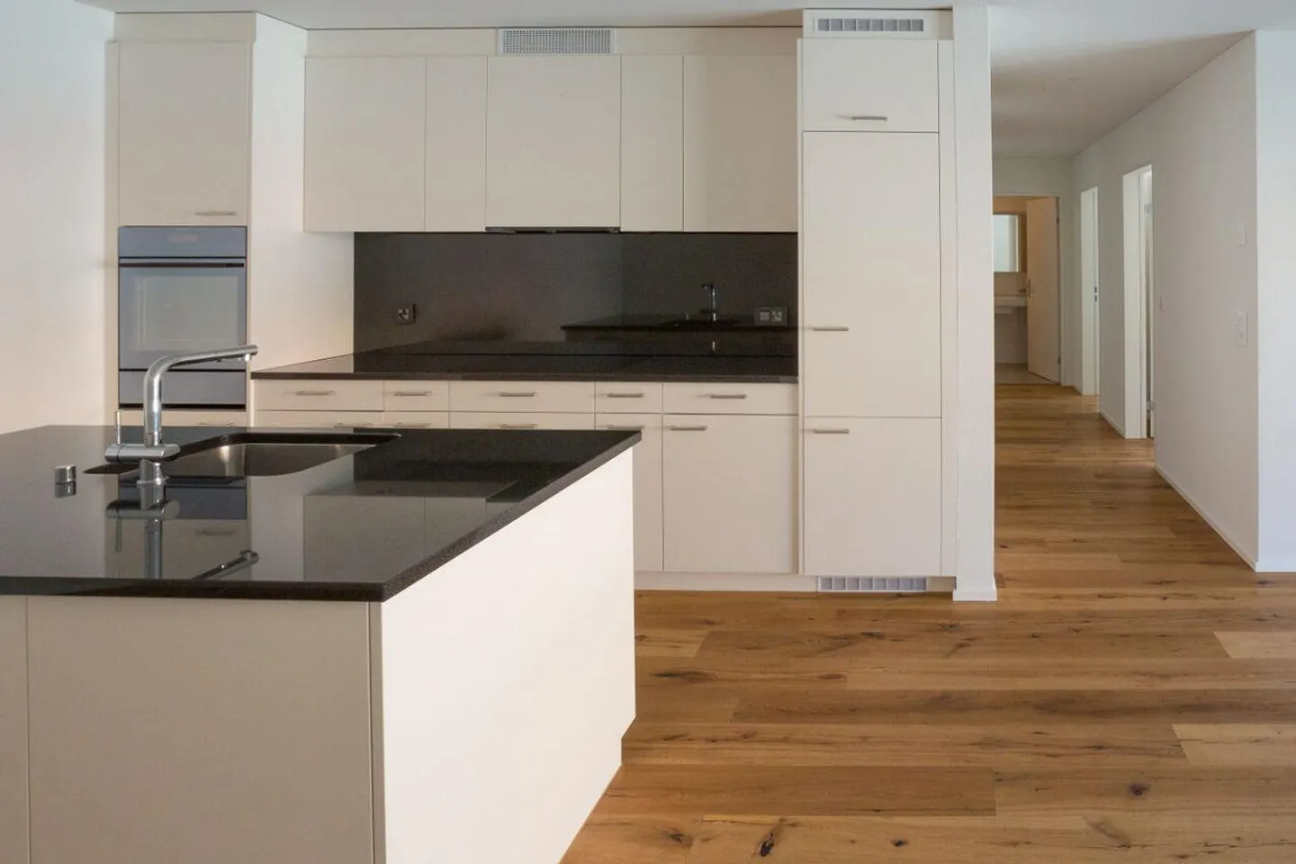 Moderne 3.5-Zimmer-Wohnung mit Balkon - Foto 1 von 10