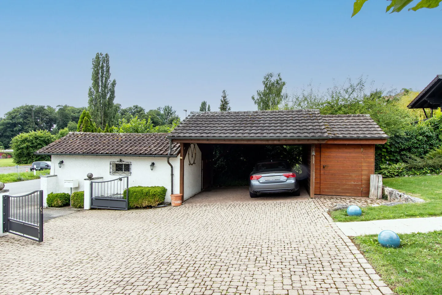 Villa esclusiva con vista mozzafiato sul lago e sulle Alpi e oasi con piscina - Foto 2 di 18