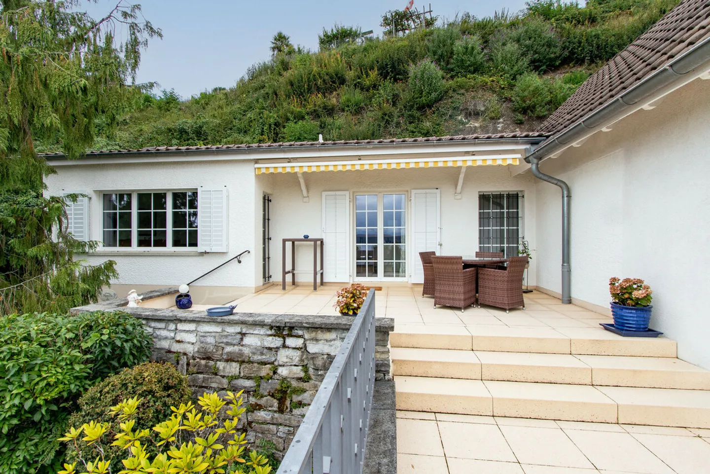 Villa esclusiva con vista mozzafiato sul lago e sulle Alpi e oasi con piscina - Foto 4 di 18