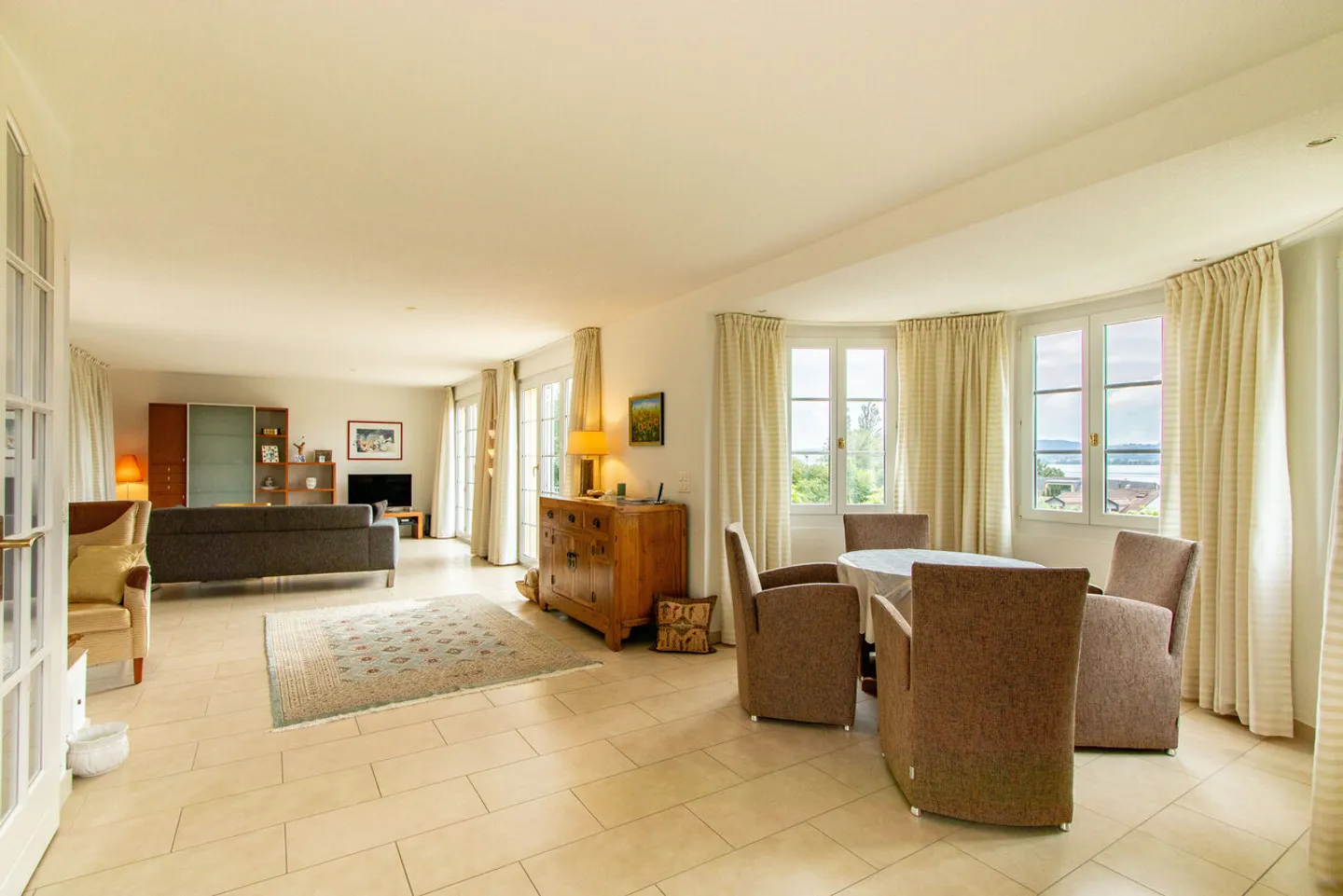 Villa esclusiva con vista mozzafiato sul lago e sulle Alpi e oasi con piscina - Foto 11 di 18