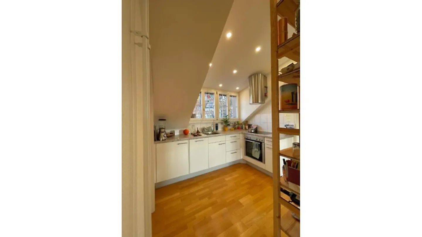 2½ ZIMMER-DACHWOHNUNG IN BERN - KIRCHENFELD, MÖBLIERT, TEMPORÄR - Foto 6 von 10