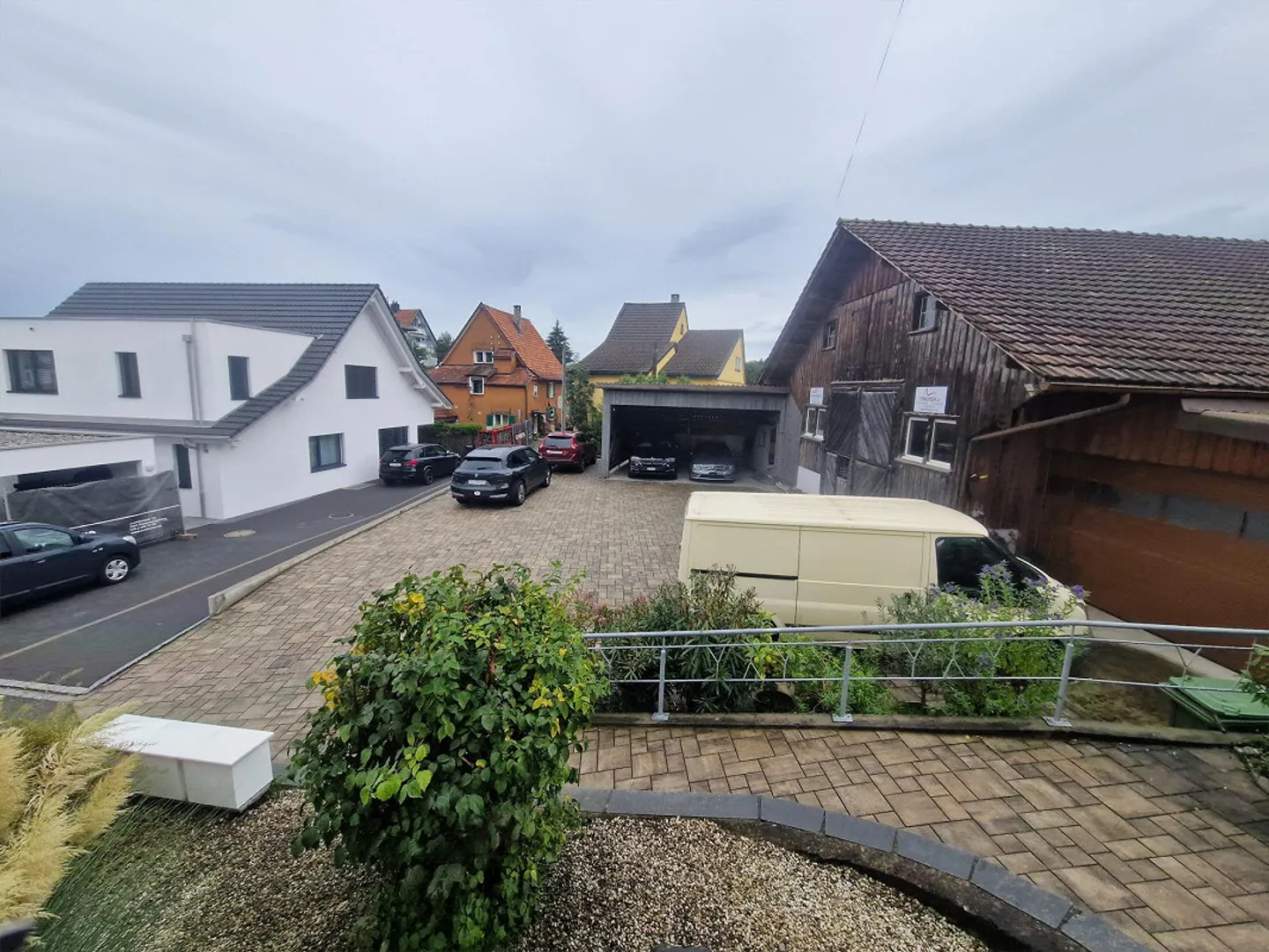 Mehrfamilienhaus mit Potential/Gewerbenebenbau/Bauland - Foto 2 von 14