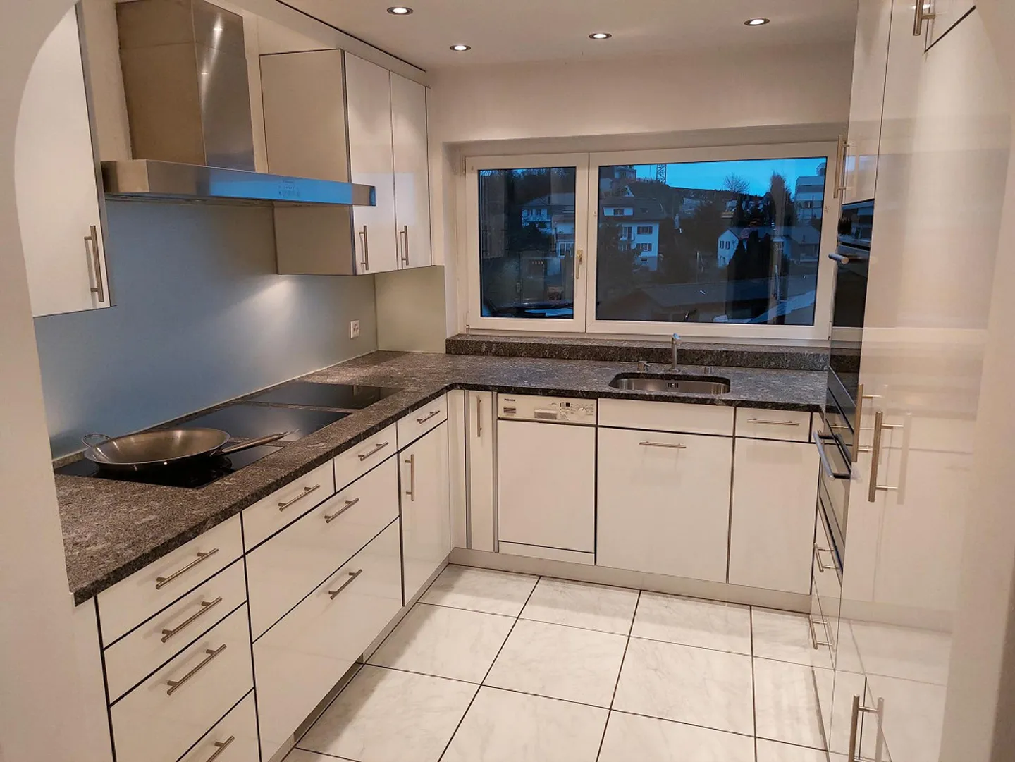 Mehrfamilienhaus mit Potential/Gewerbenebenbau/Bauland - Foto 3 von 14