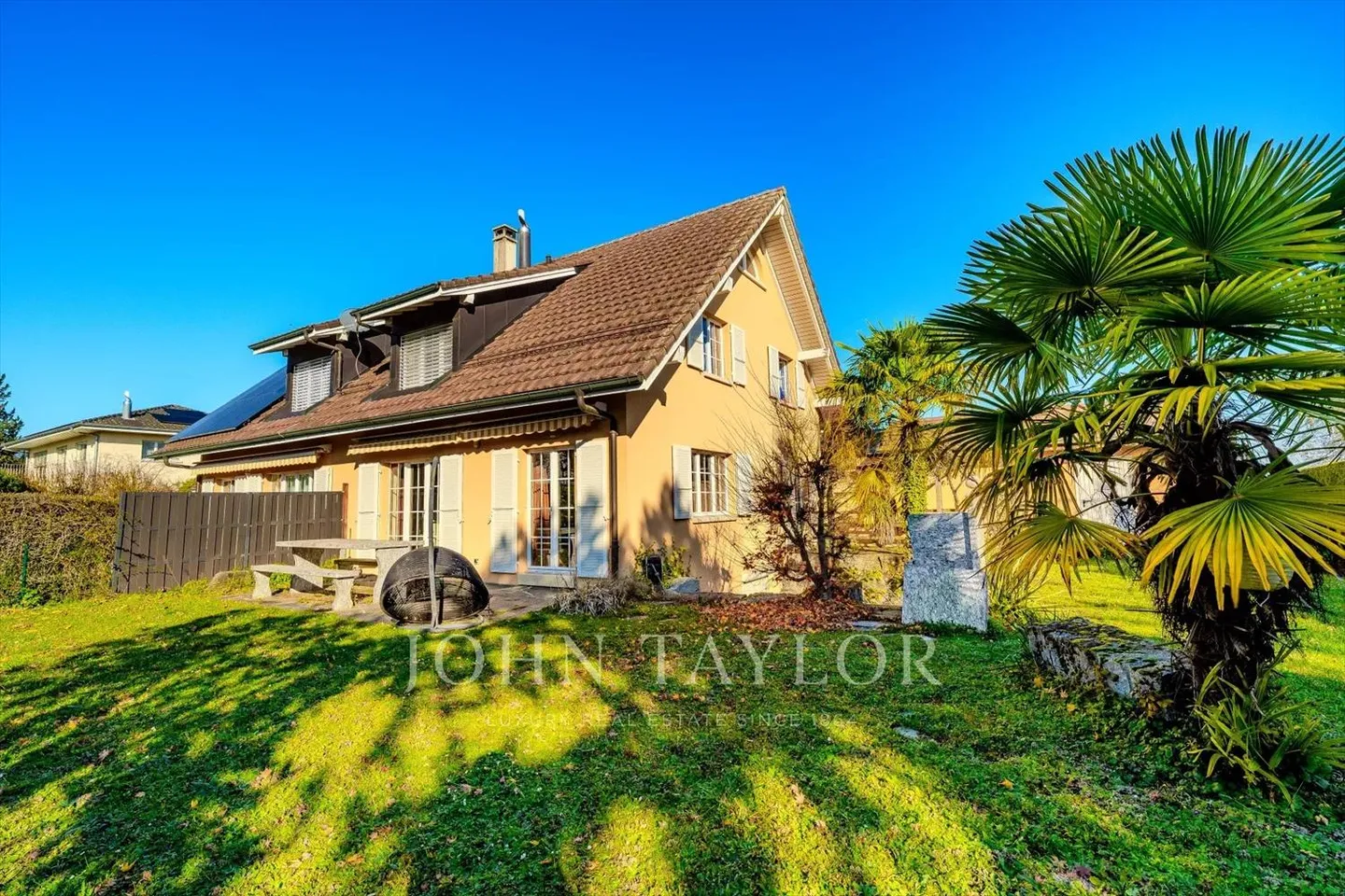 Élégante villa jumelle dans un quartier très prisé de Coppet - Photo 1 sur 12