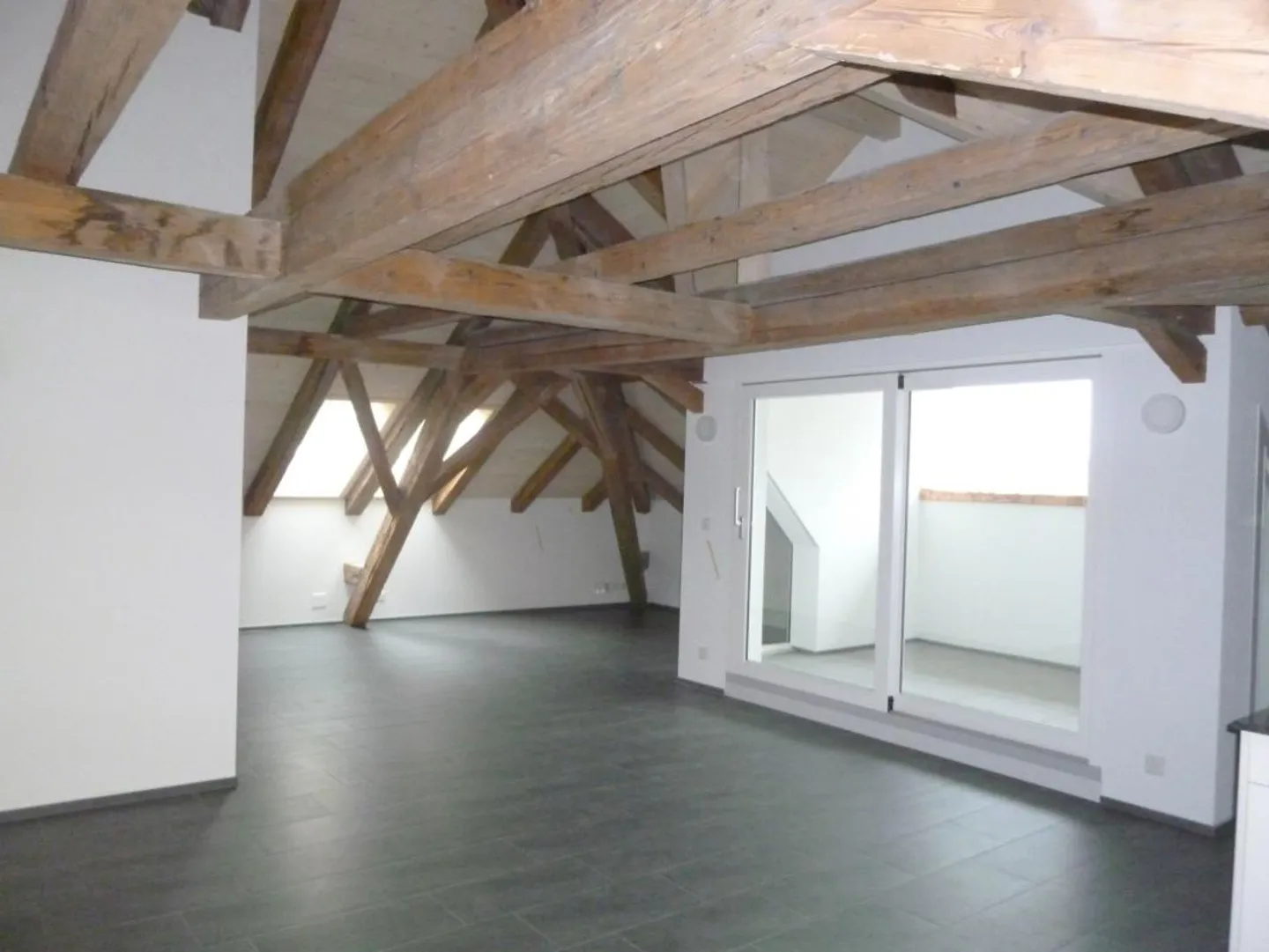 Möblierte 4.5 Zimmer-Wohnung in Sattel - Foto 2 von 11