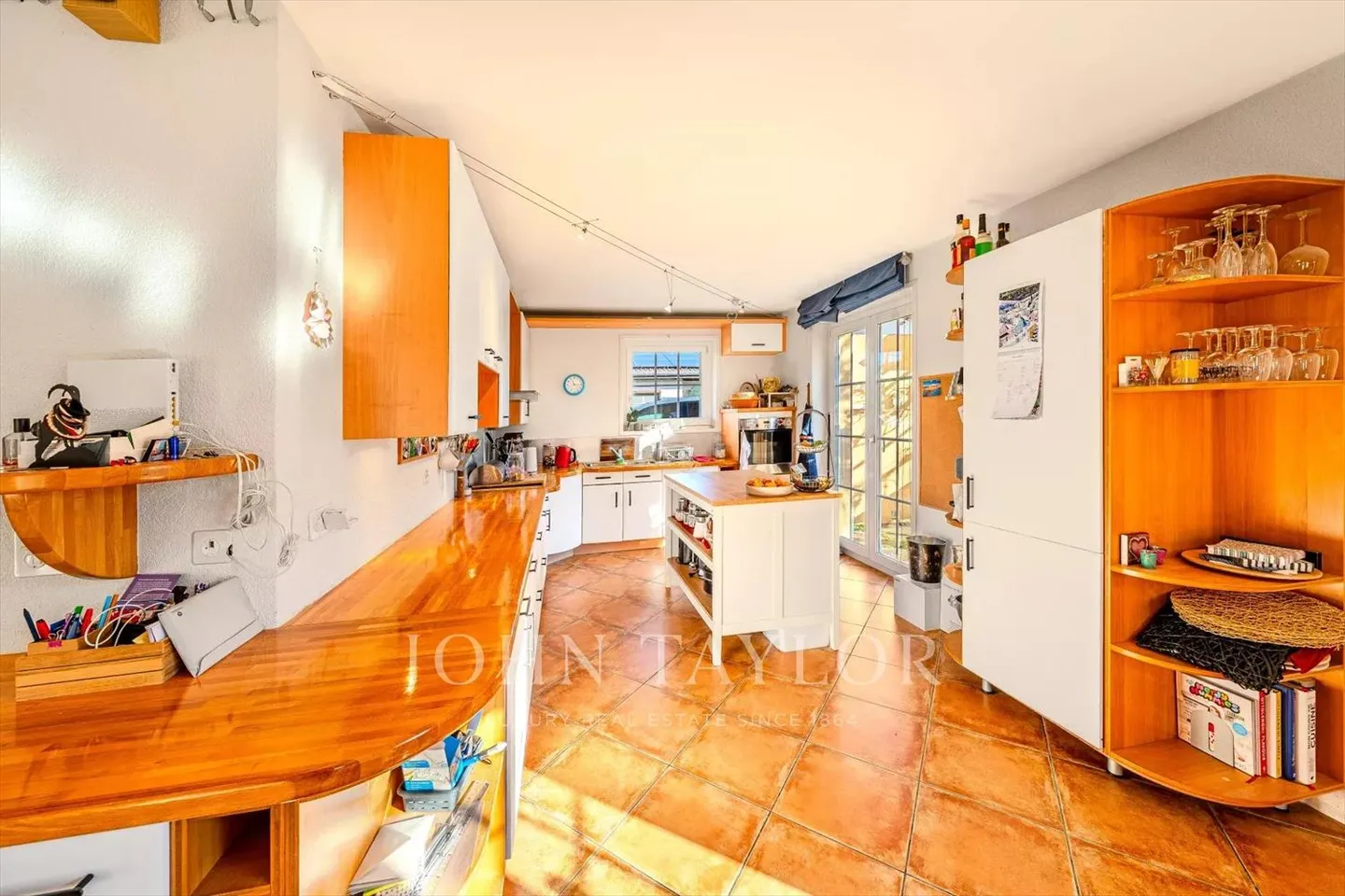 Élégante villa jumelle dans un quartier très prisé de Coppet - Photo 4 sur 12