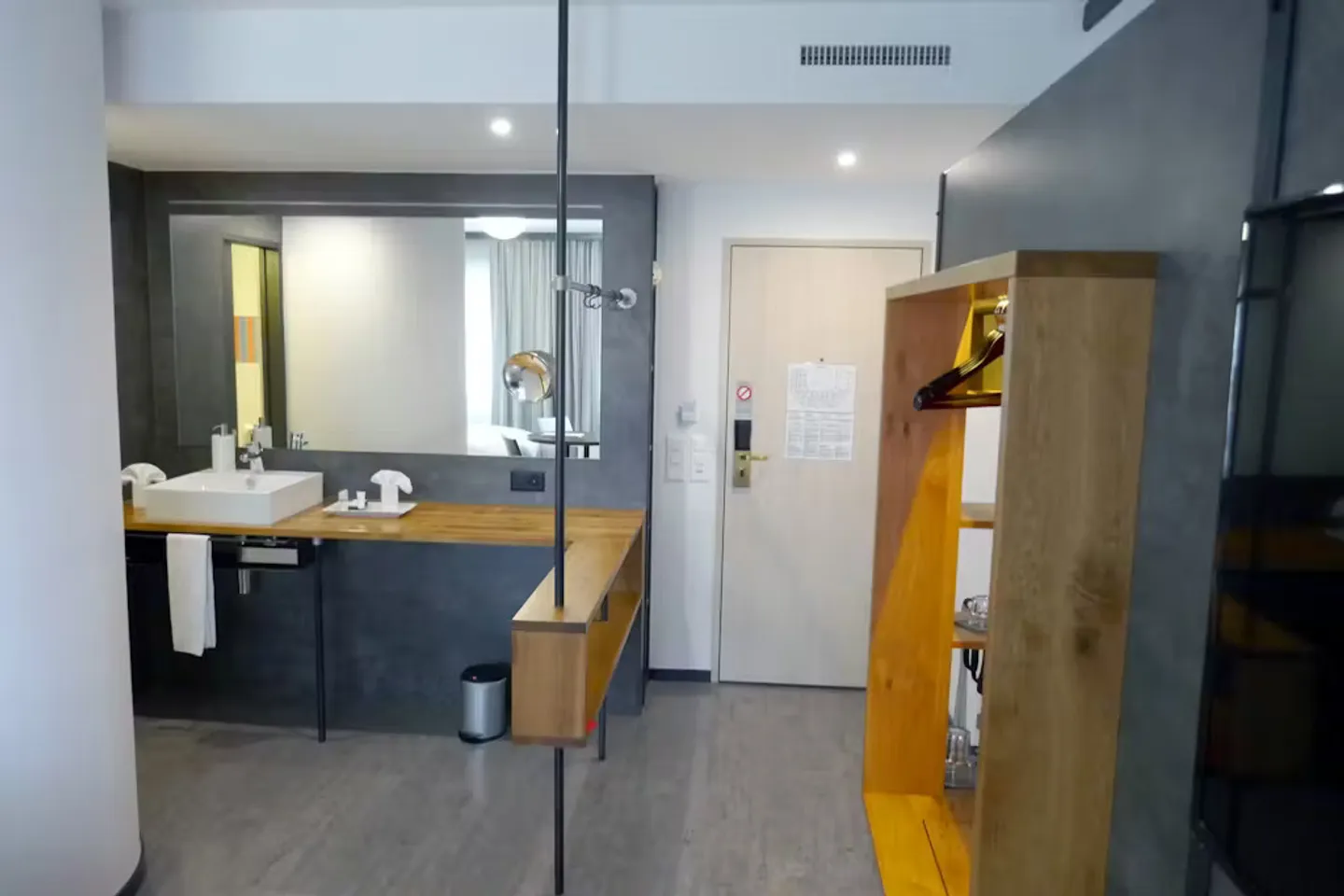 Commercial Space in Regensdorf - Photo 3 of 10