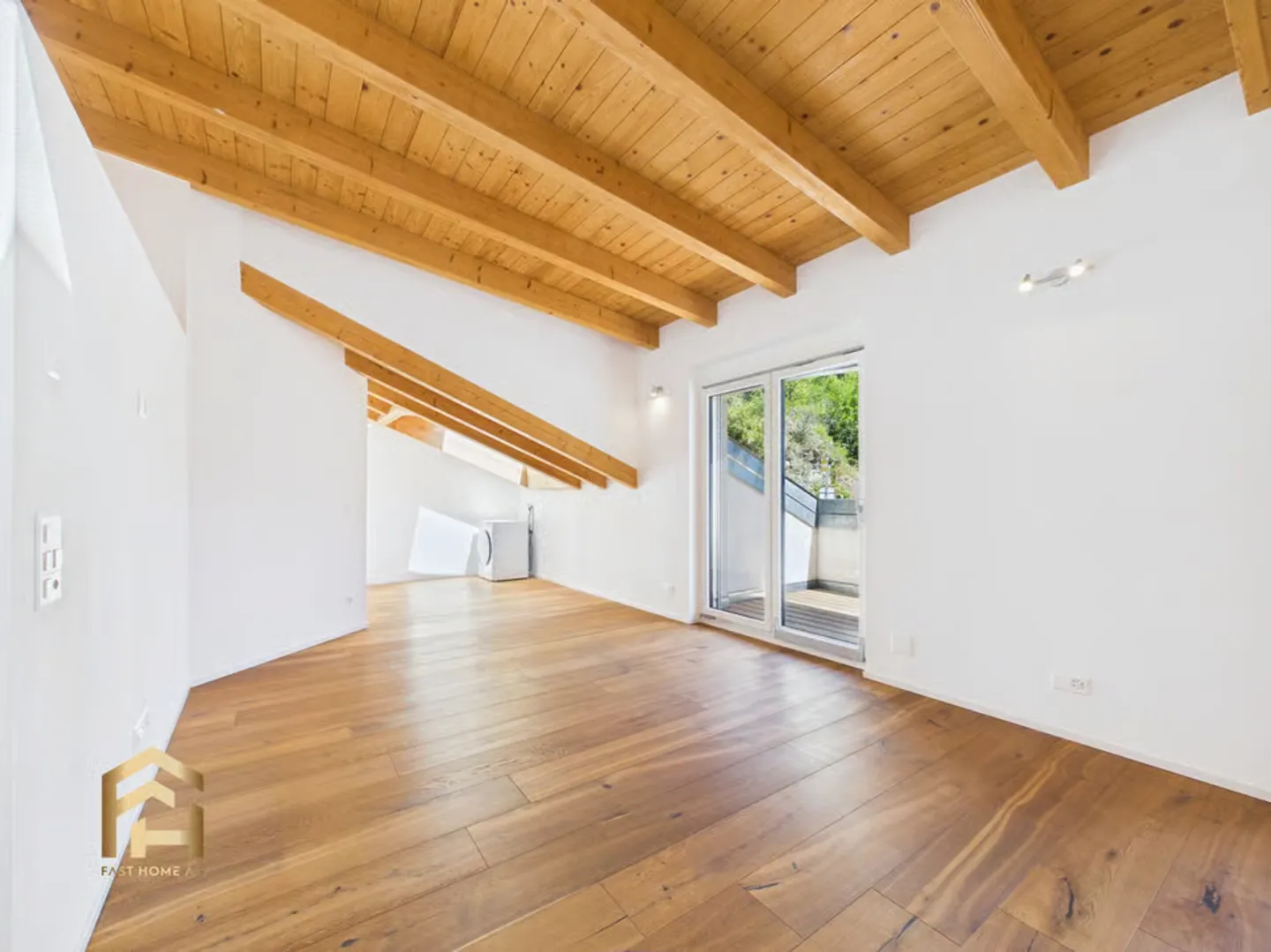Appartement sous les combles de 2,5 pièces à Stalden avec ascenseur et vue panoramique - Photo 3 sur 13