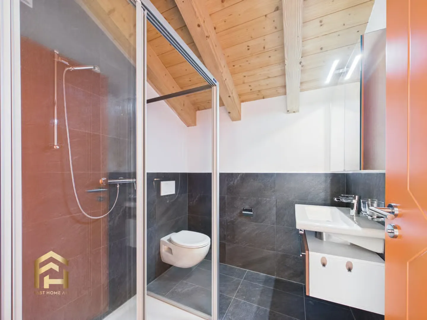 Appartement sous les combles de 2,5 pièces à Stalden avec ascenseur et vue panoramique - Photo 6 sur 13