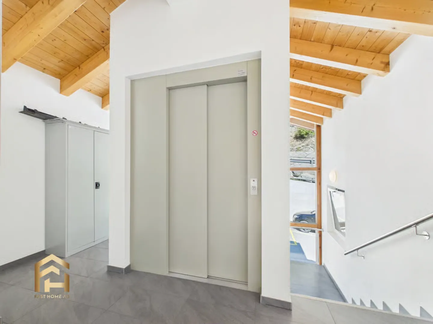 Appartement sous les combles de 2,5 pièces à Stalden avec ascenseur et vue panoramique - Photo 8 sur 13