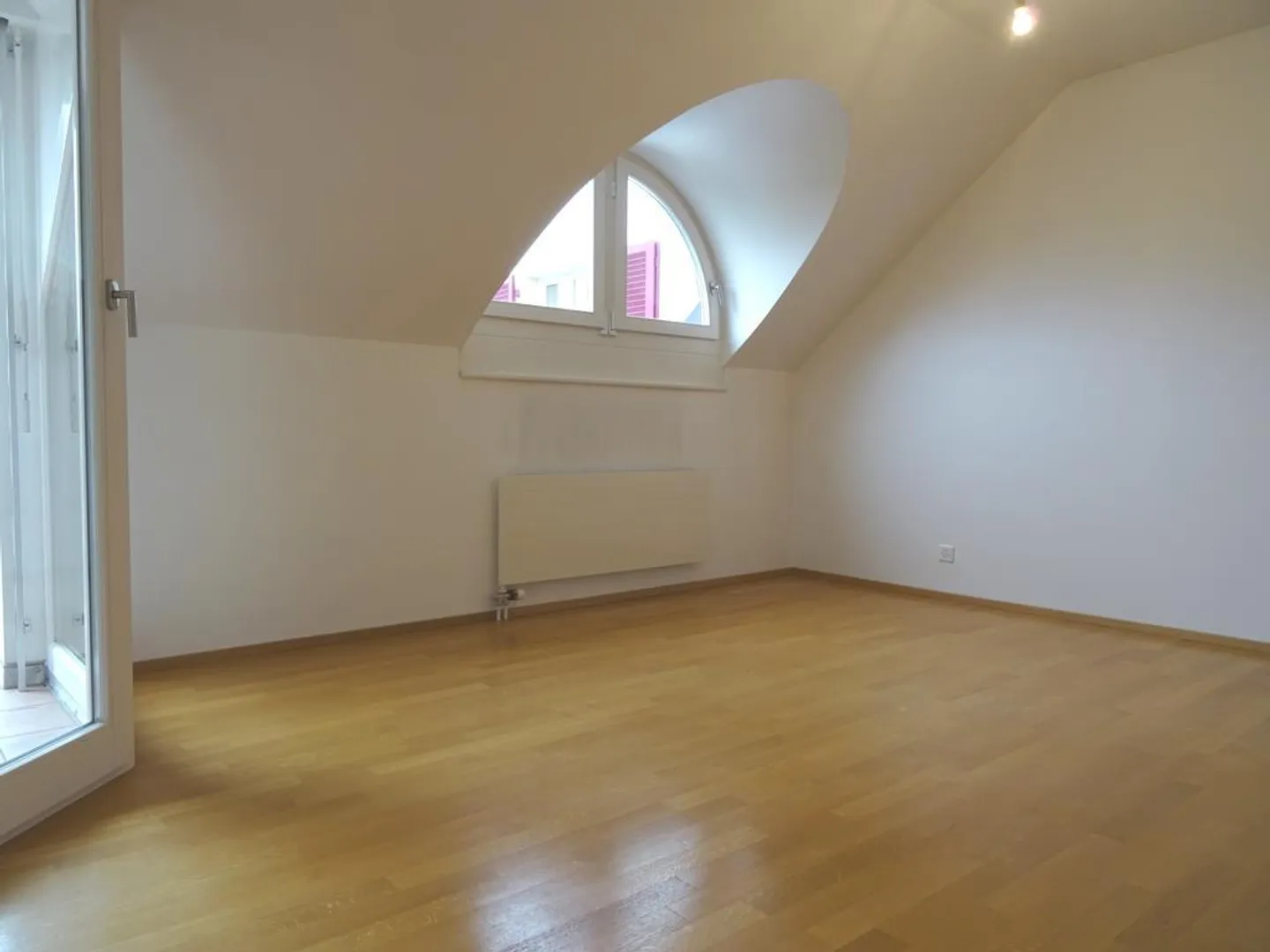 Modern apartment with spacious attic - Photo 4 of 10