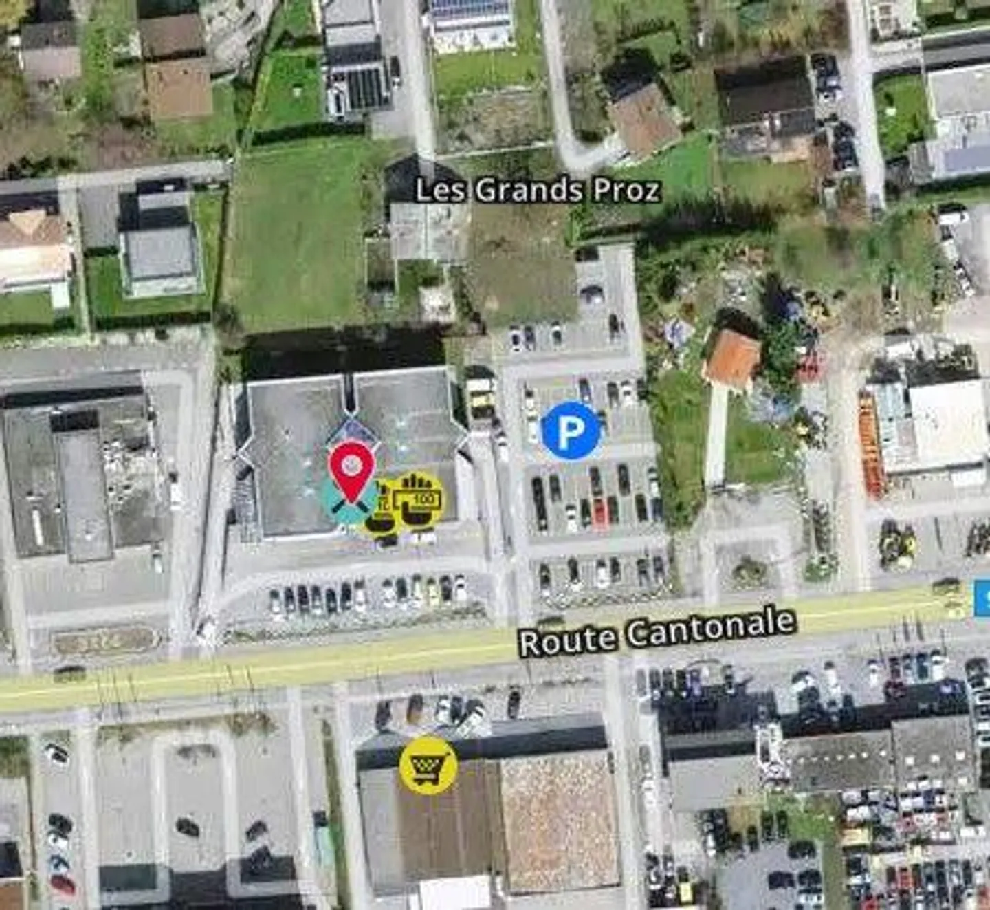 Commercial space with parking space - Photo 2 of 13