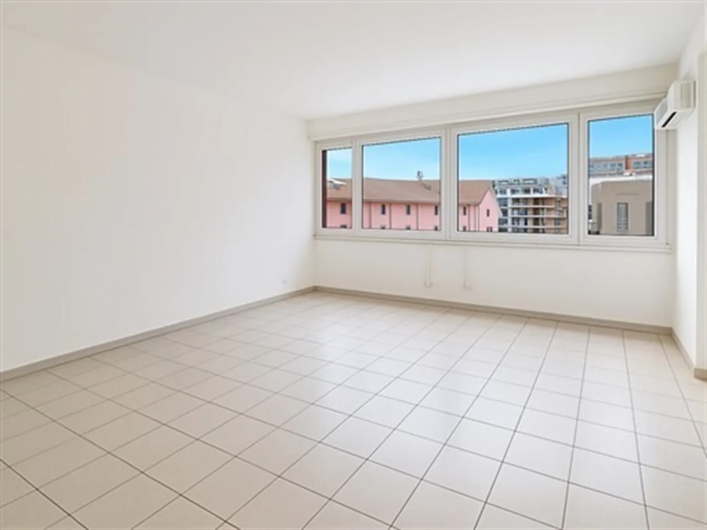 Lugano, Bureau 4,5/3,5 Chambres dans le Quartier Maghetti - Photo 1 sur 14