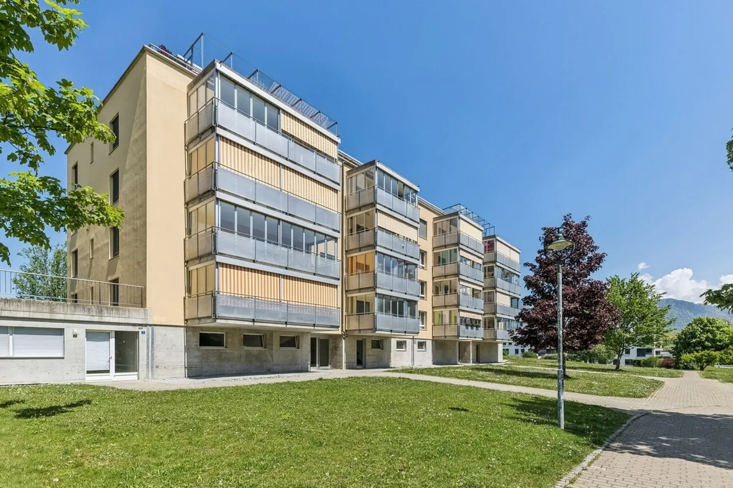 Appartement spacieux avec terrasse - Photo 1 sur 13