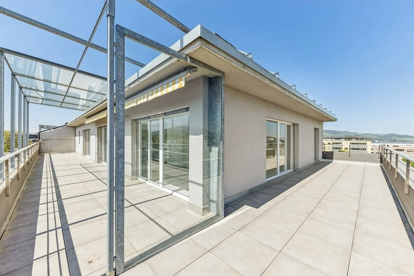 Appartement spacieux avec terrasse - Photo 11 sur 13