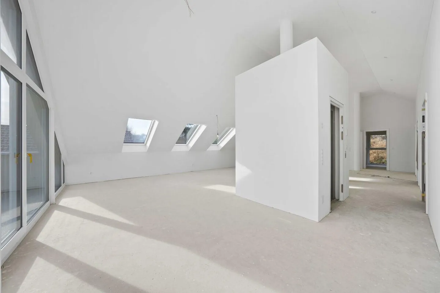 3.5-Room Penthouse - Photo 5 of 9