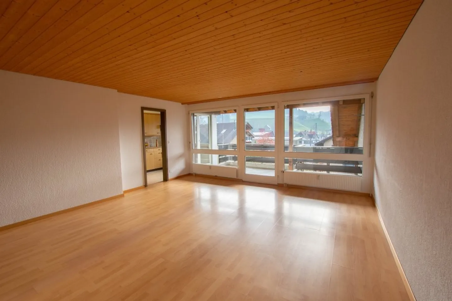 Charming 4.5-Room Apartment - Photo 1 of 7