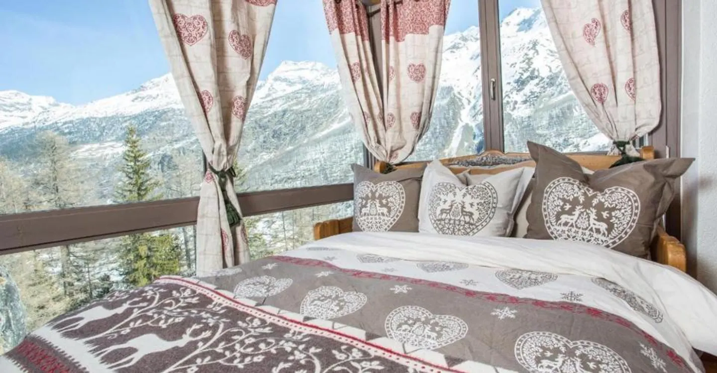 Chalet 5.5 rooms - Photo 3 of 6