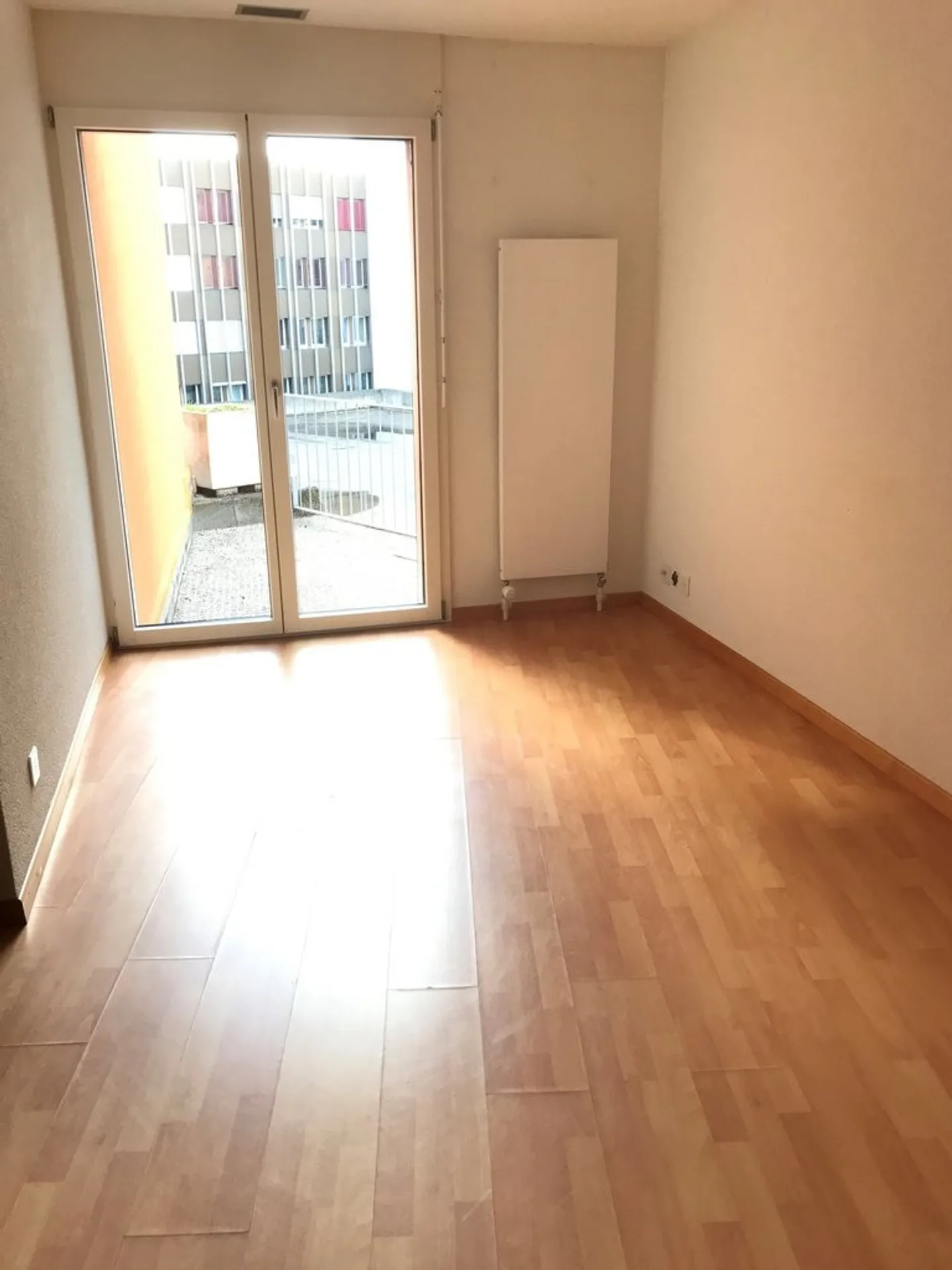 2.5 pièces au coeur de Pérolles avec petite terrasse au calme! - Photo 3 sur 6