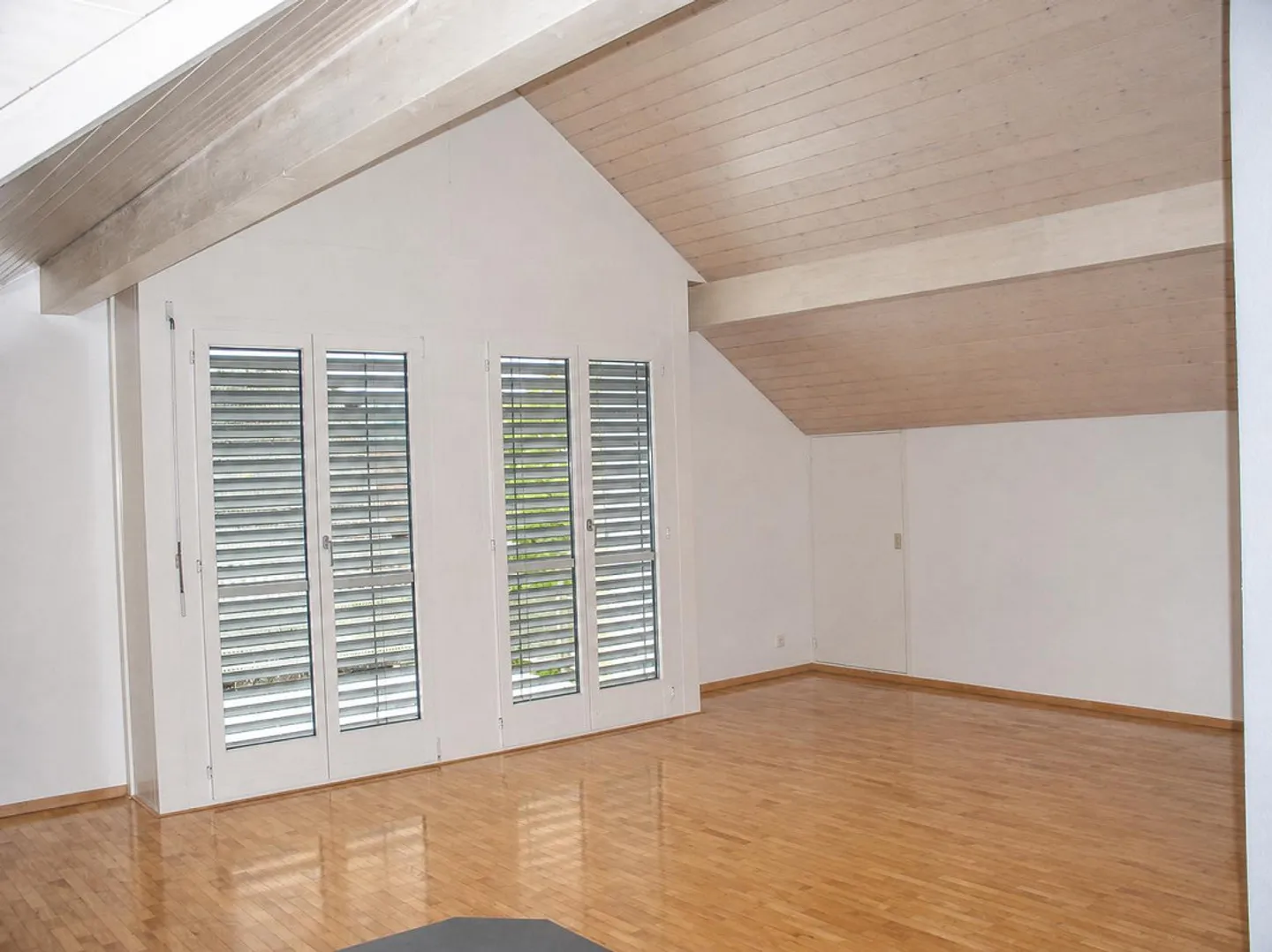 Helle Dachwohnung mit Aussicht - Foto 2 von 12