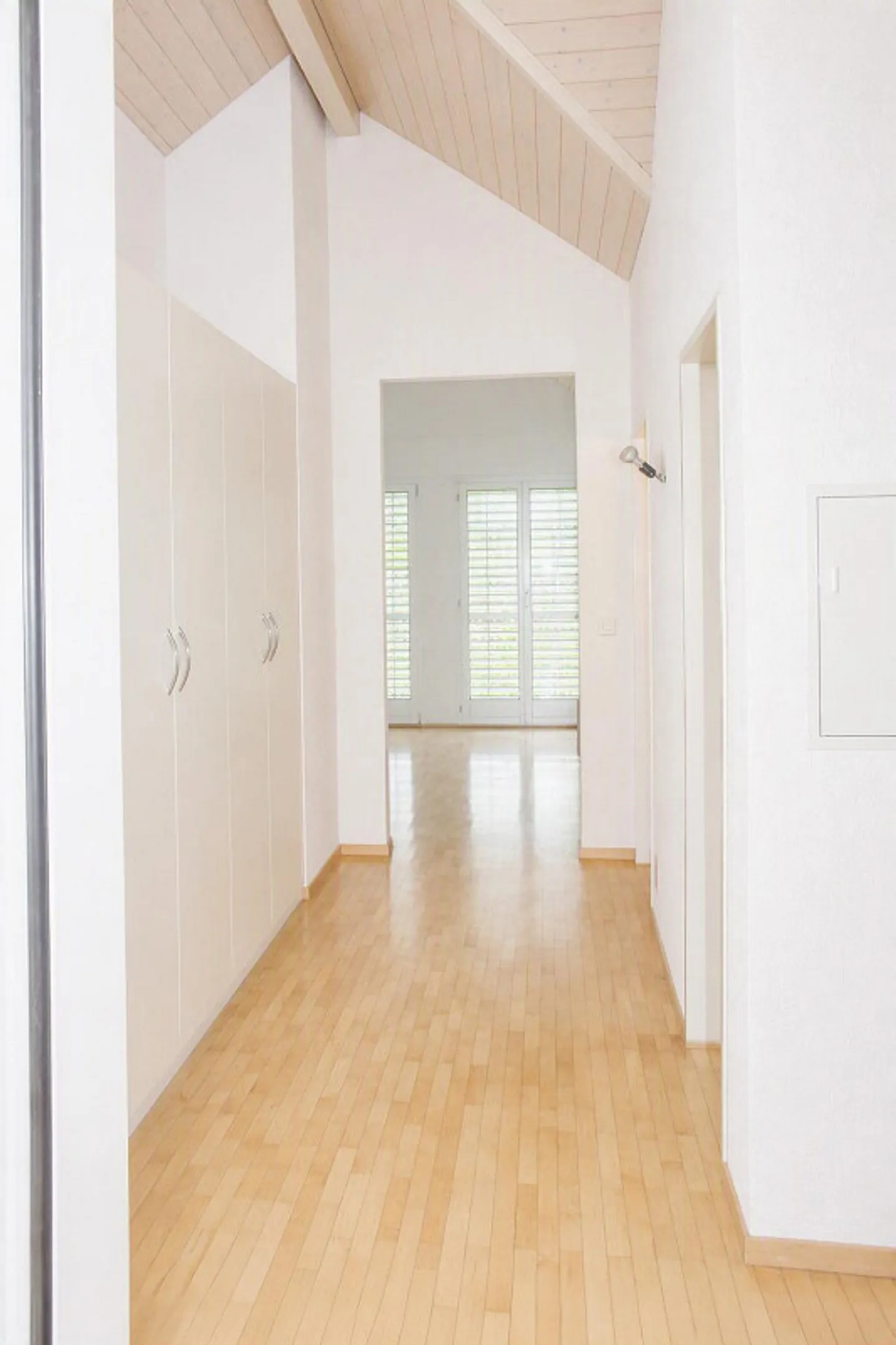Helle Dachwohnung mit Aussicht - Foto 3 von 12