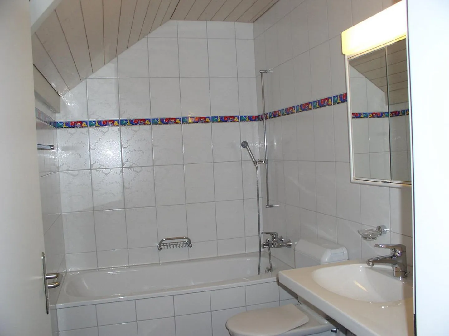 Helle Dachwohnung mit Aussicht - Foto 4 von 12