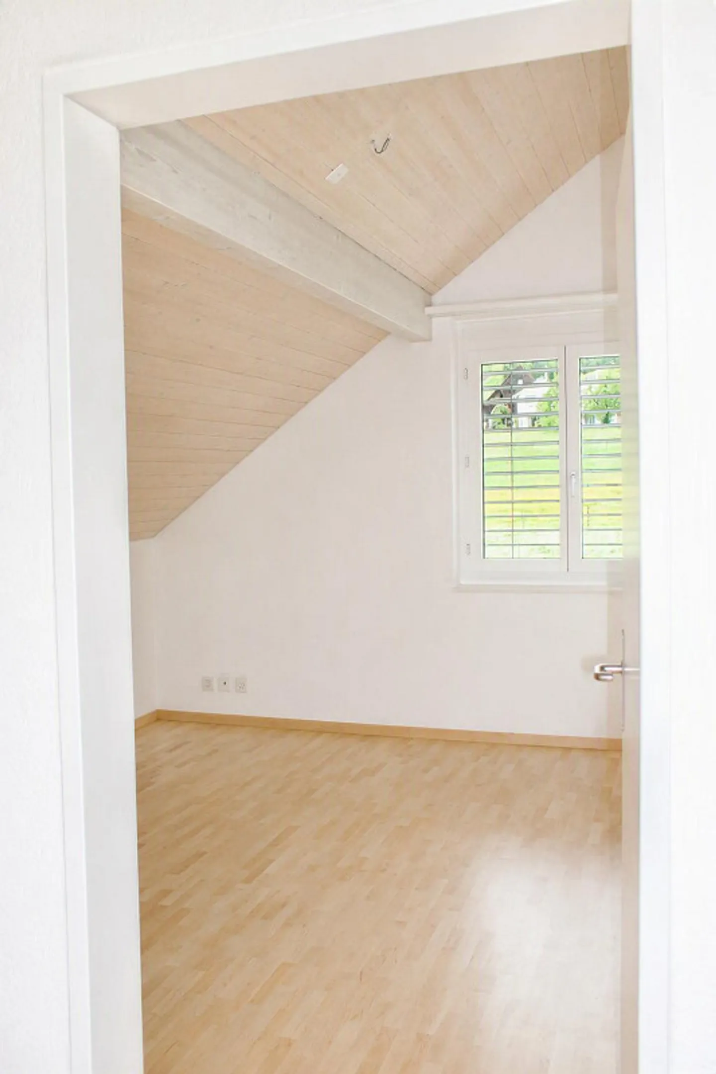 Helle Dachwohnung mit Aussicht - Foto 7 von 12