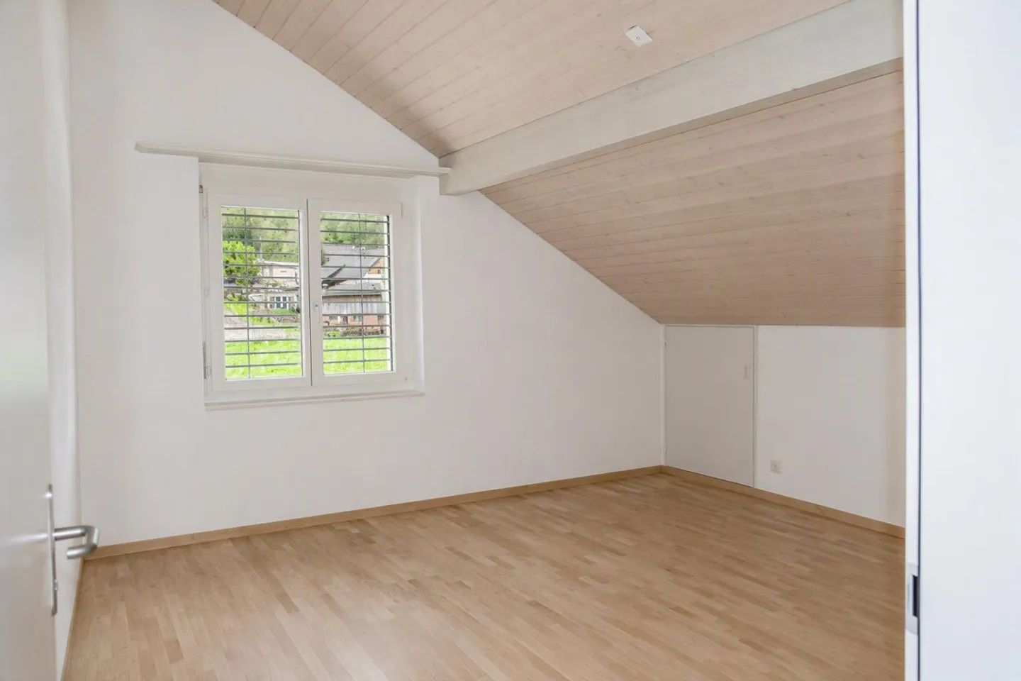 Helle Dachwohnung mit Aussicht - Foto 8 von 12