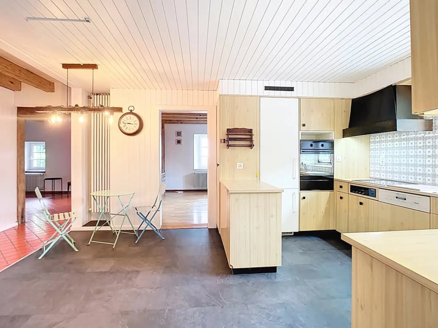 Charming house in a quiet area with garden - Photo 6 of 8