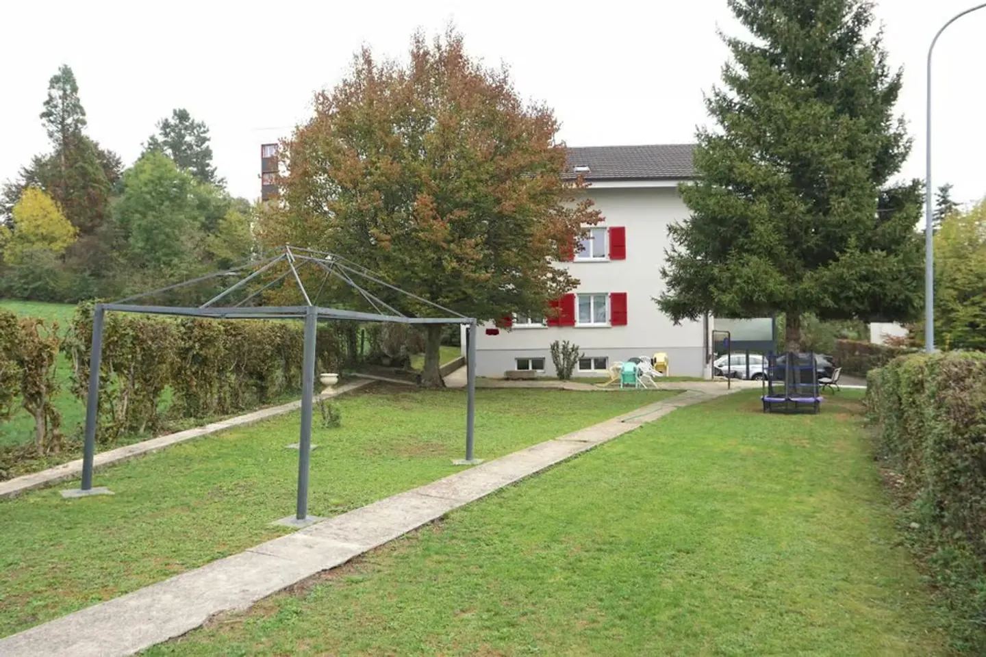 Appartement moderne avec jardin - Photo 2 sur 12