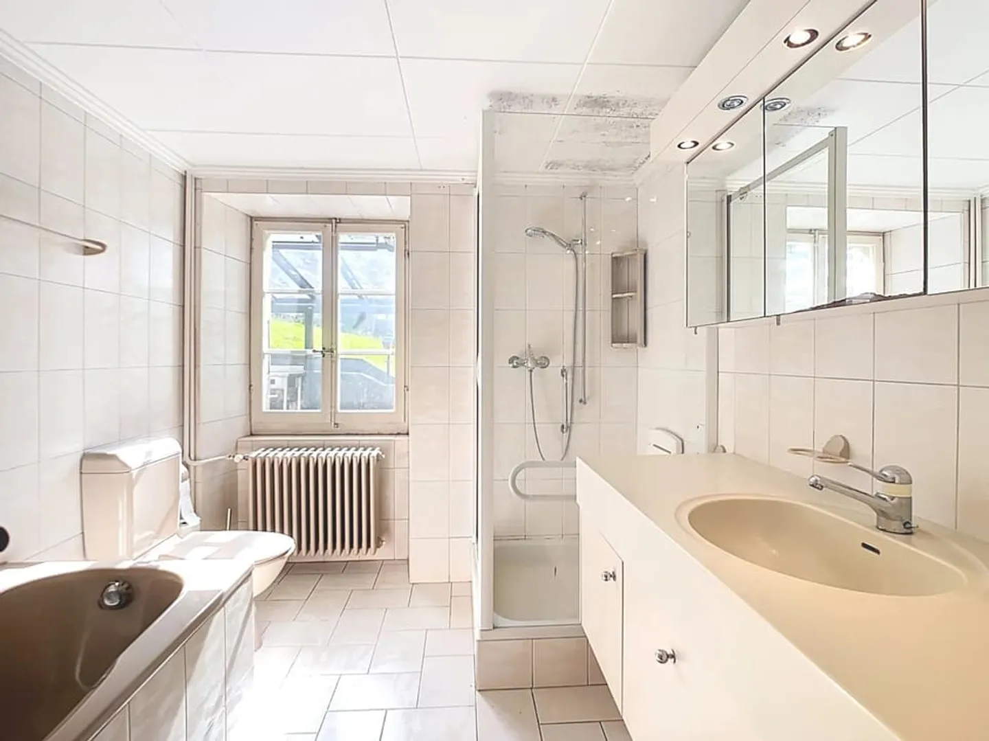 Charming house in a quiet area with garden - Photo 7 of 8