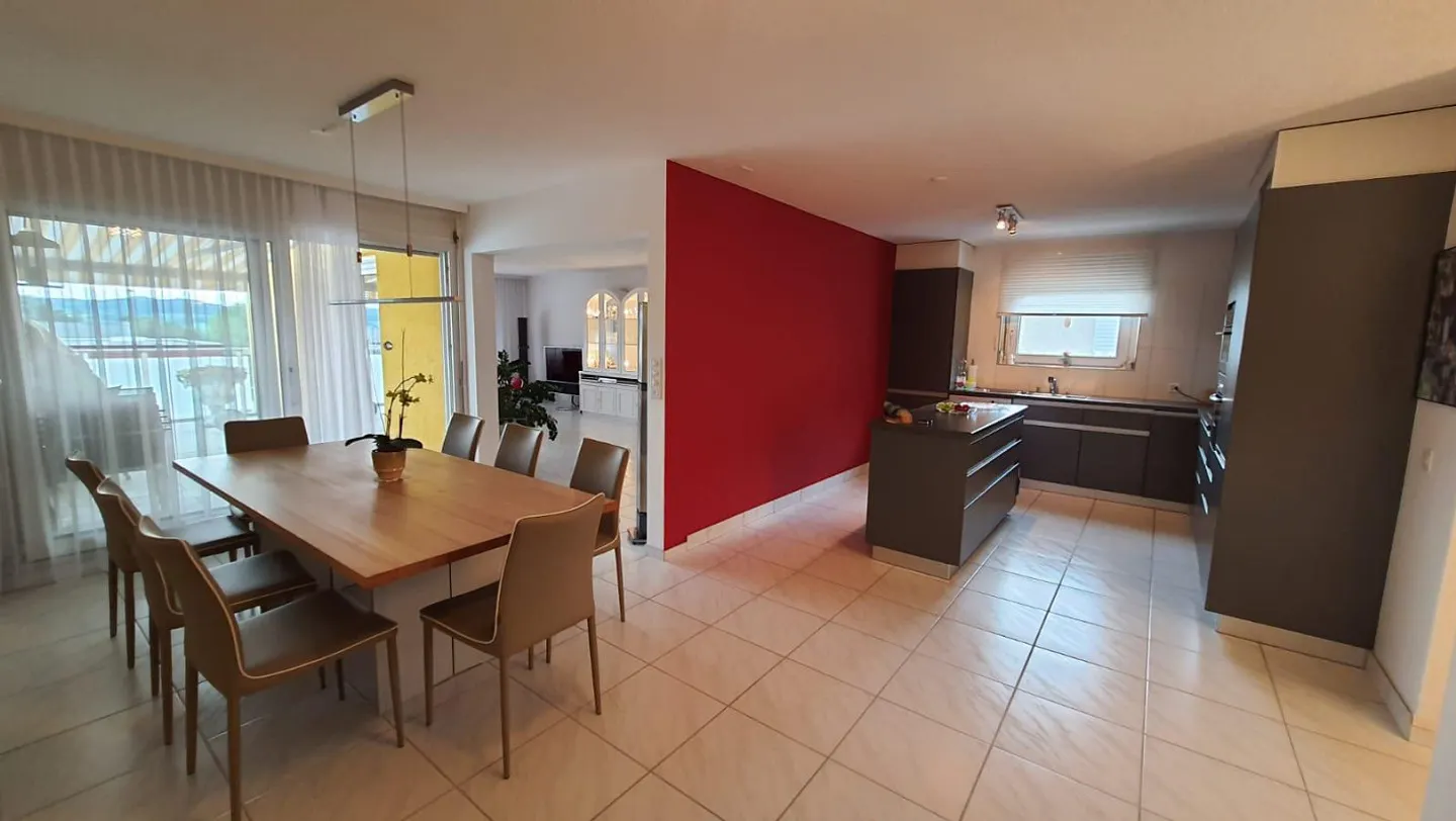 Dans une maison bifamiliale avec intimité et vue dégagée - Photo 5 sur 17