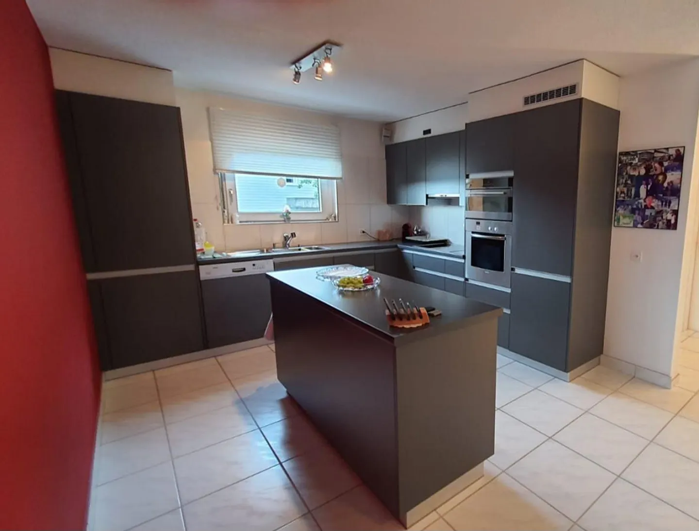 Dans une maison bifamiliale avec intimité et vue dégagée - Photo 6 sur 17