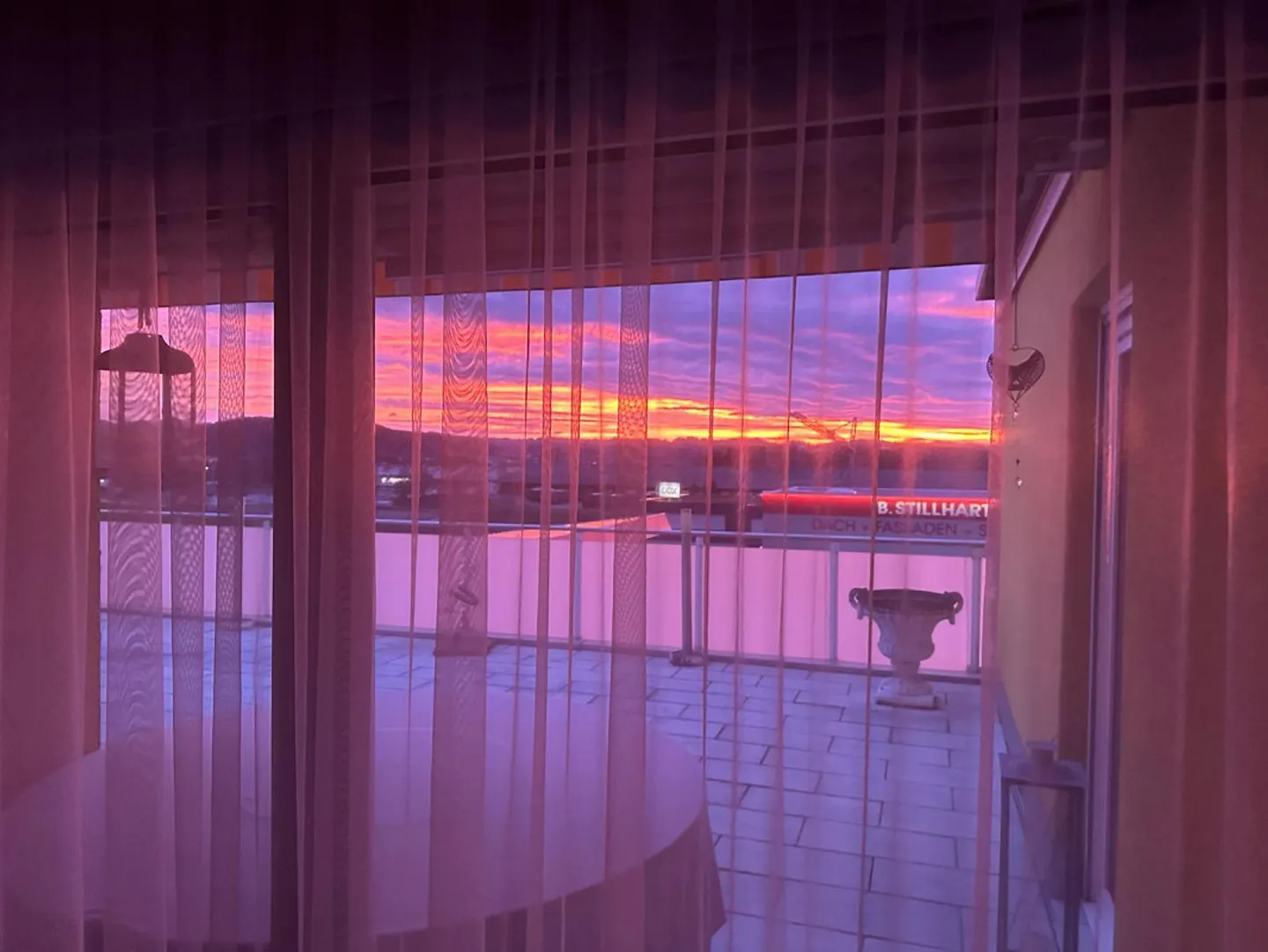 Dans une maison bifamiliale avec intimité et vue dégagée - Photo 7 sur 17
