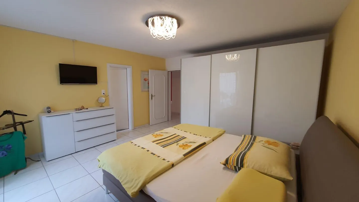 Dans une maison bifamiliale avec intimité et vue dégagée - Photo 9 sur 17
