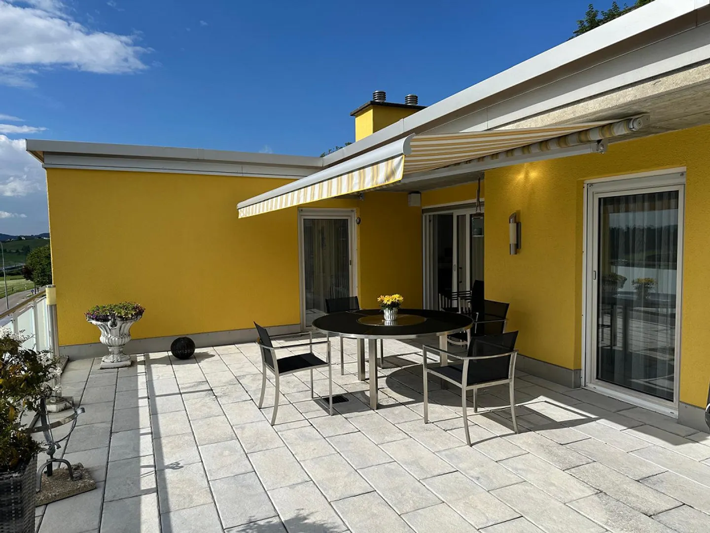 Dans une maison bifamiliale avec intimité et vue dégagée - Photo 13 sur 17
