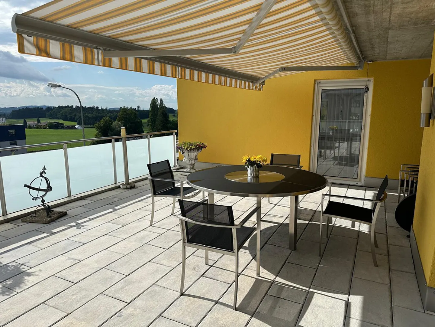Dans une maison bifamiliale avec intimité et vue dégagée - Photo 14 sur 17